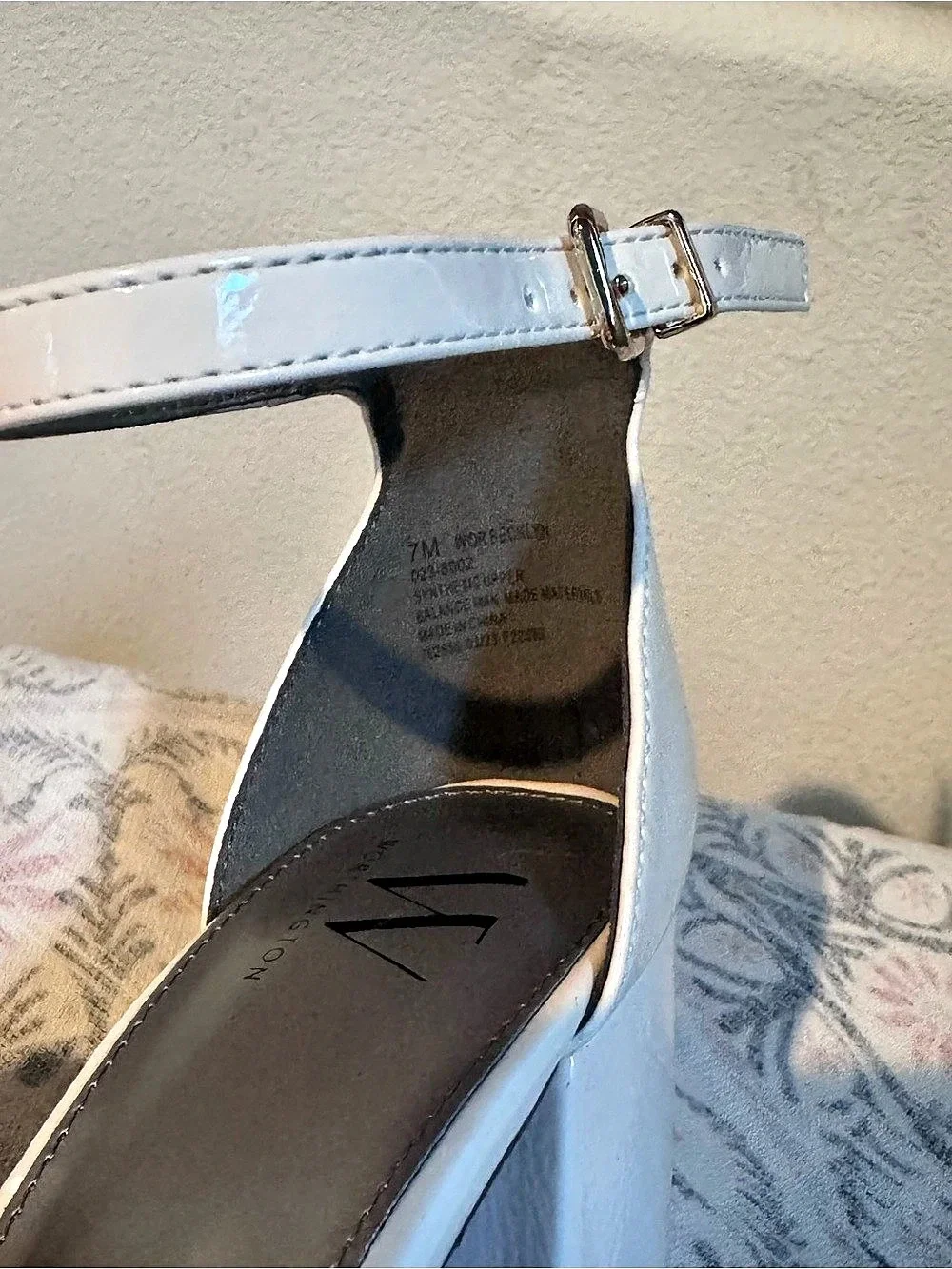 Worthington Becklyn Block Heel Sandals White Like New